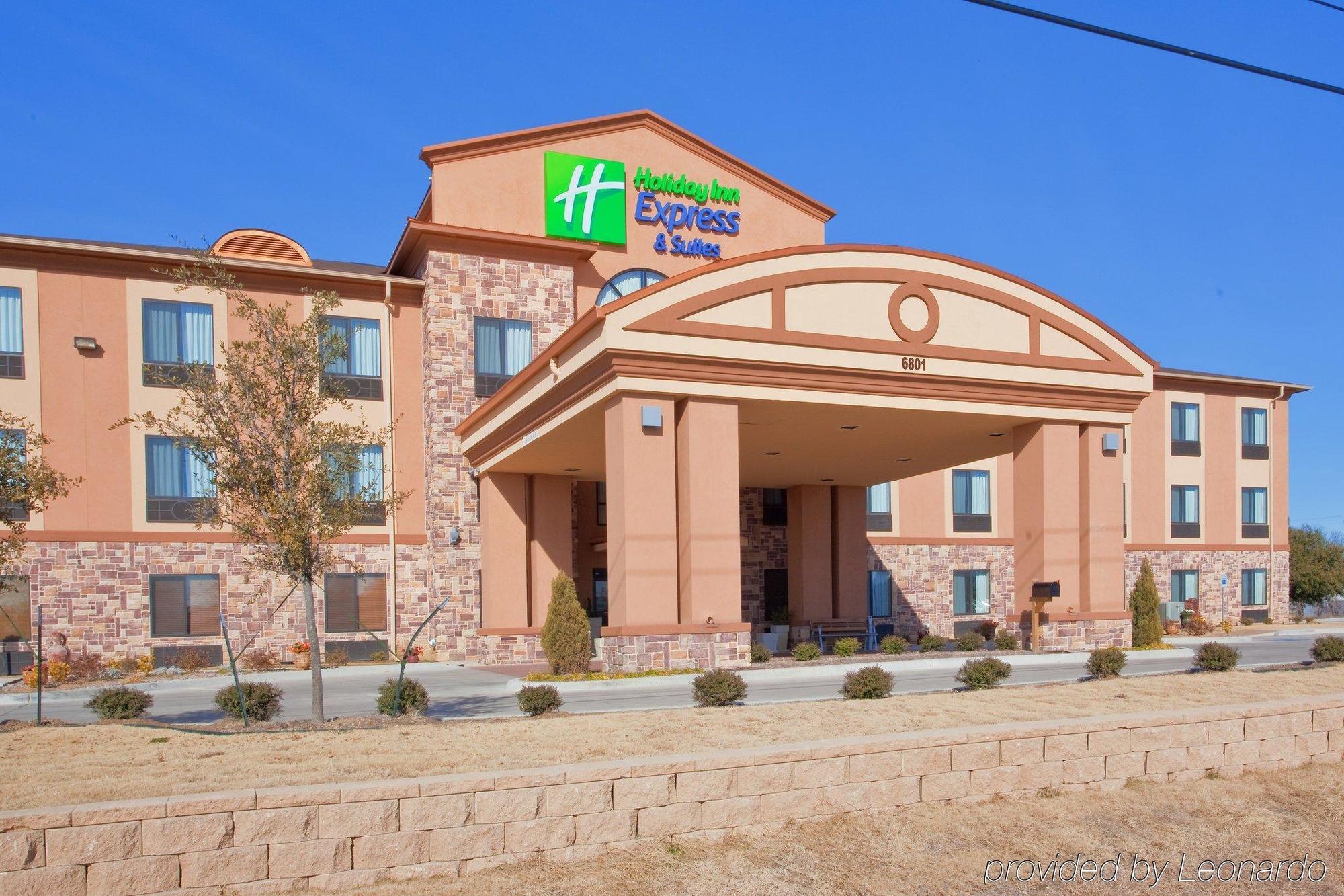Red Lion Inn & Suites Mineral Wells Exterior photo
