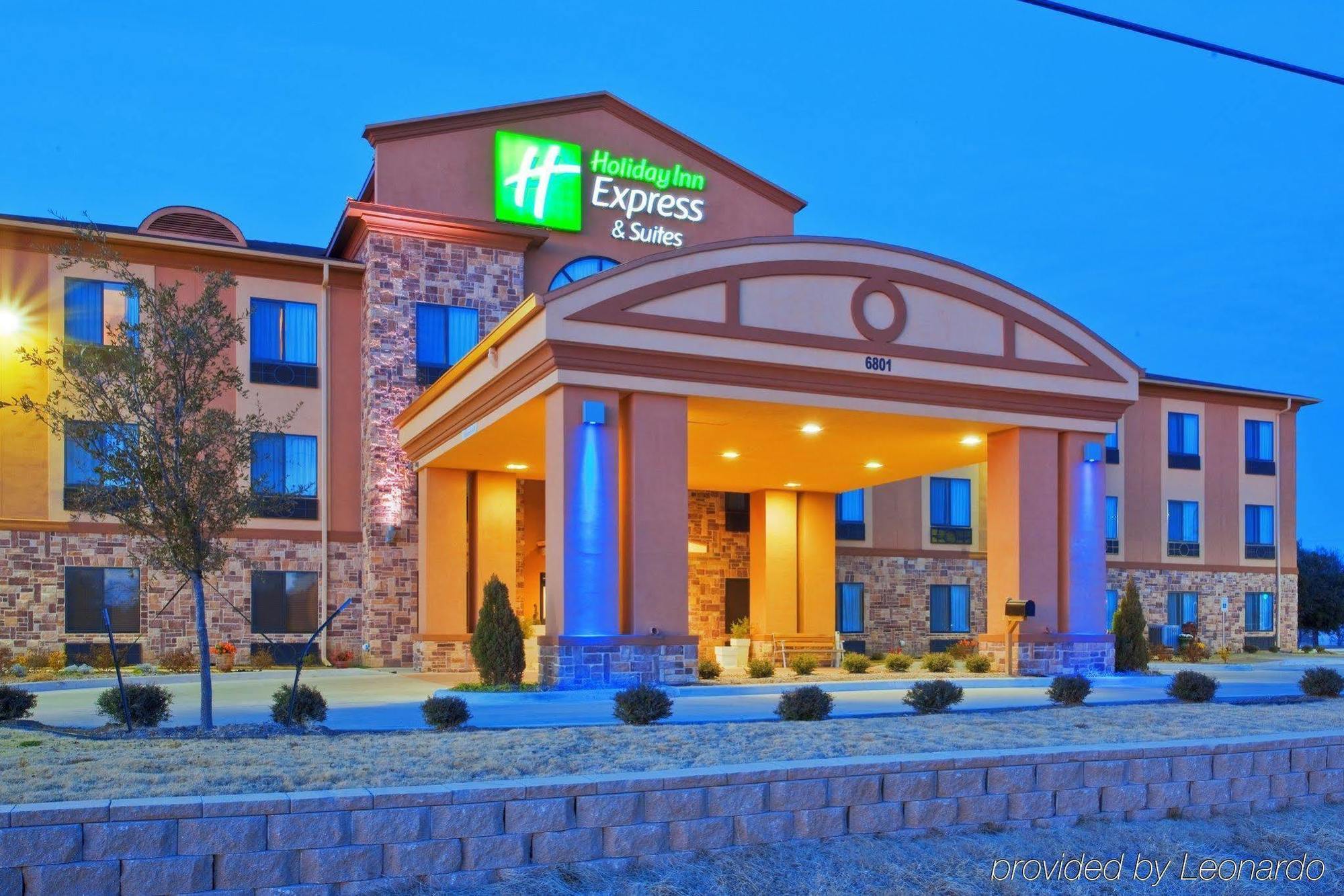 Red Lion Inn & Suites Mineral Wells Exterior photo