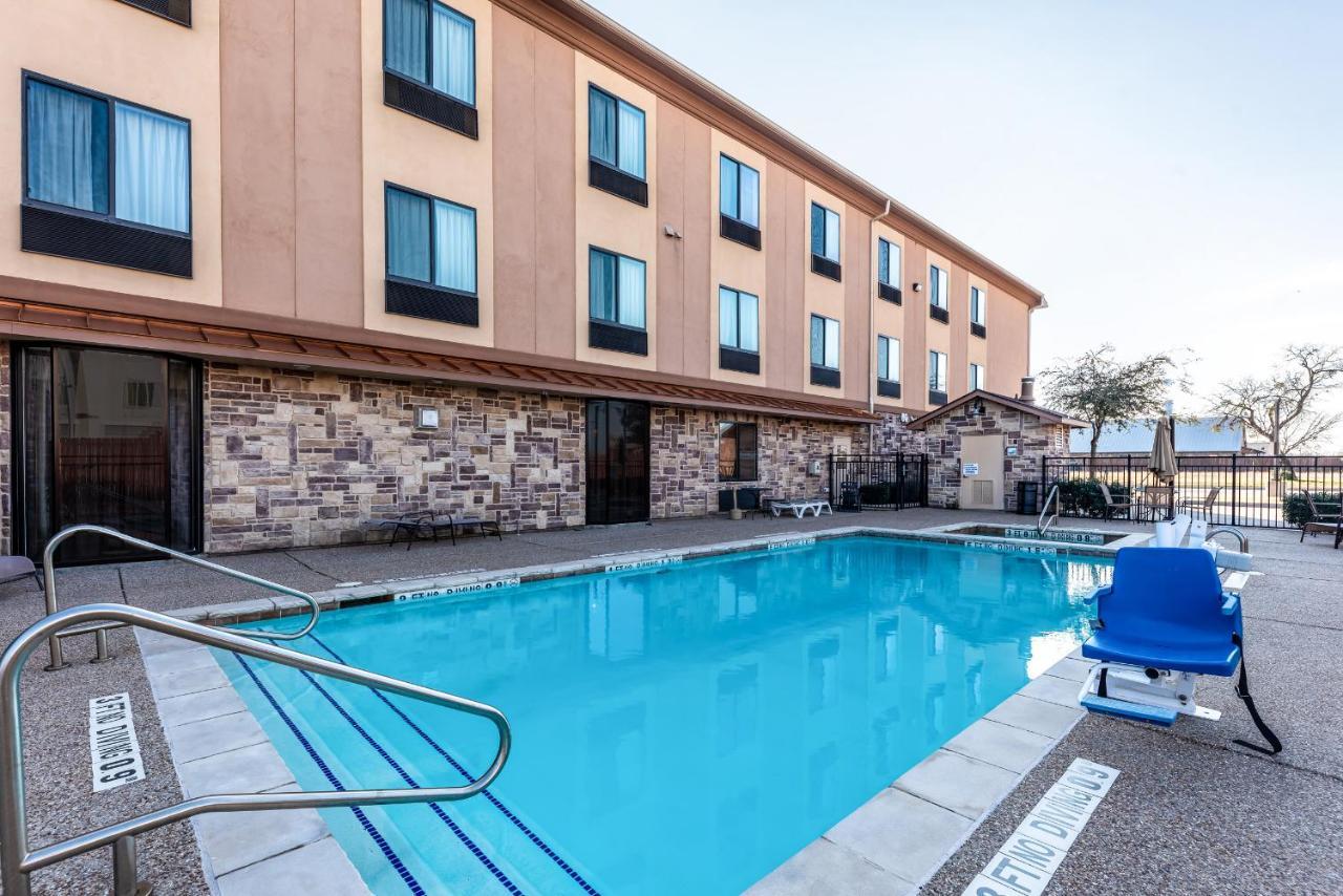 Red Lion Inn & Suites Mineral Wells Exterior photo