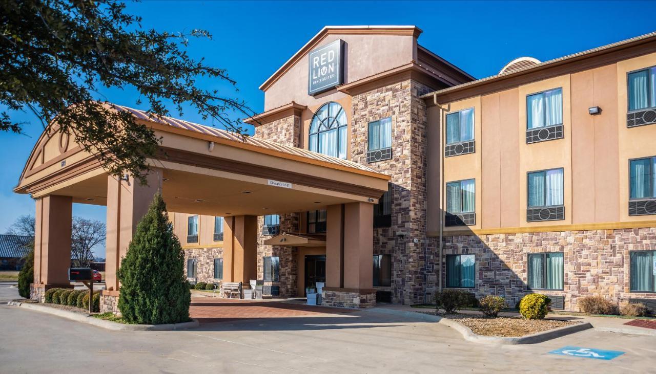 Red Lion Inn & Suites Mineral Wells Exterior photo
