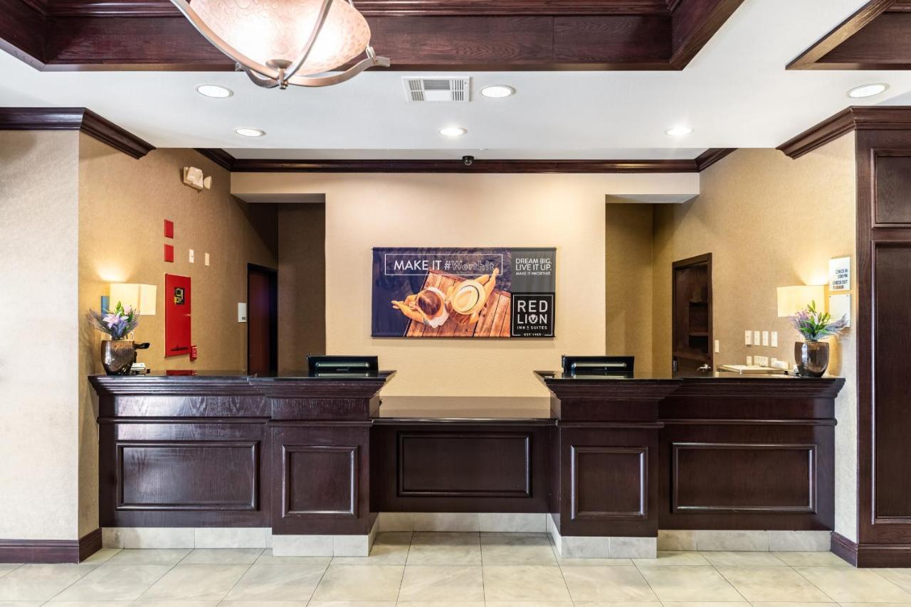 Red Lion Inn & Suites Mineral Wells Exterior photo