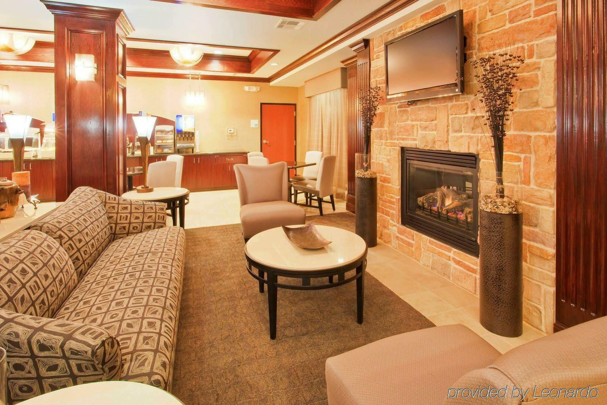 Red Lion Inn & Suites Mineral Wells Exterior photo